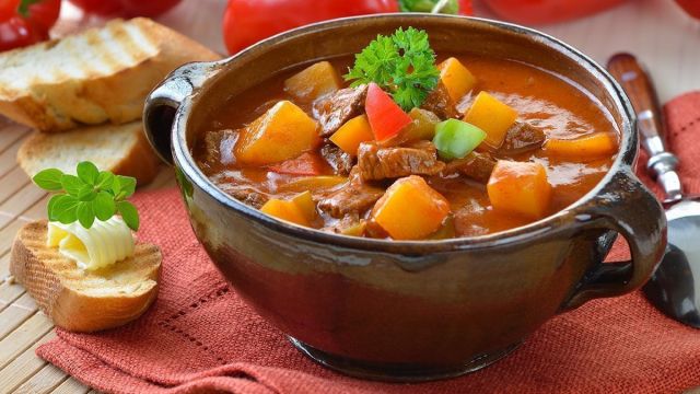 Reteta Gulas Cu Cartofi