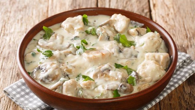 Reteta Pui Cu Sos De Smantana Si Ciuperci