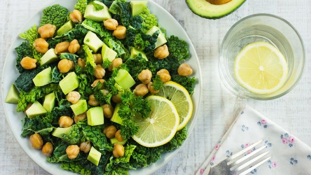 Reteta Kale, Alune De Padure Si Avocado