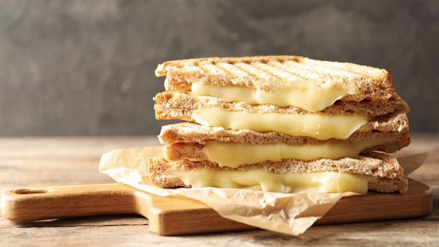 Reteta Toast Cu Cascaval