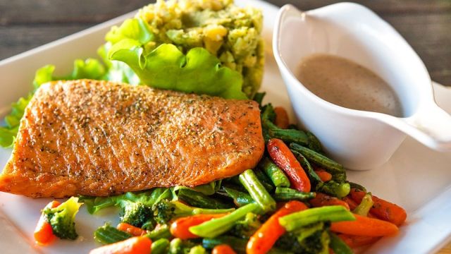 Reteta Somon Cu Legume Sote