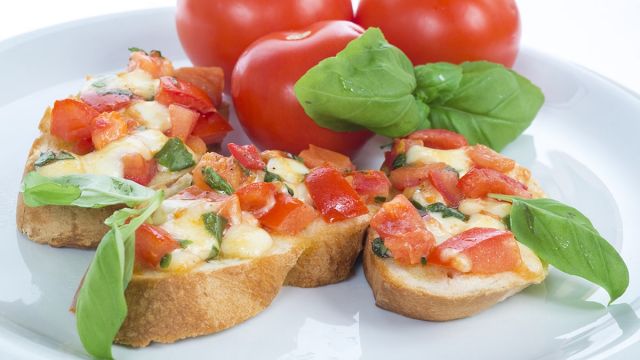 Reteta Bruschete Cu Rosii Si Mozzarella